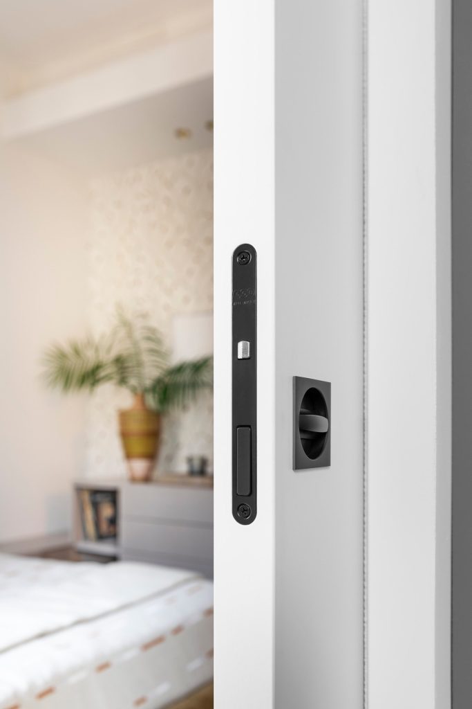 Palazzo dal Verme, Milano – Linear® FiloBattuta, porta scorrevole dello studio